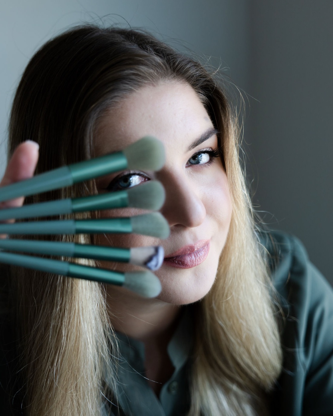 Viktoria, founder and makeup artist at Moss&Glow Makeup